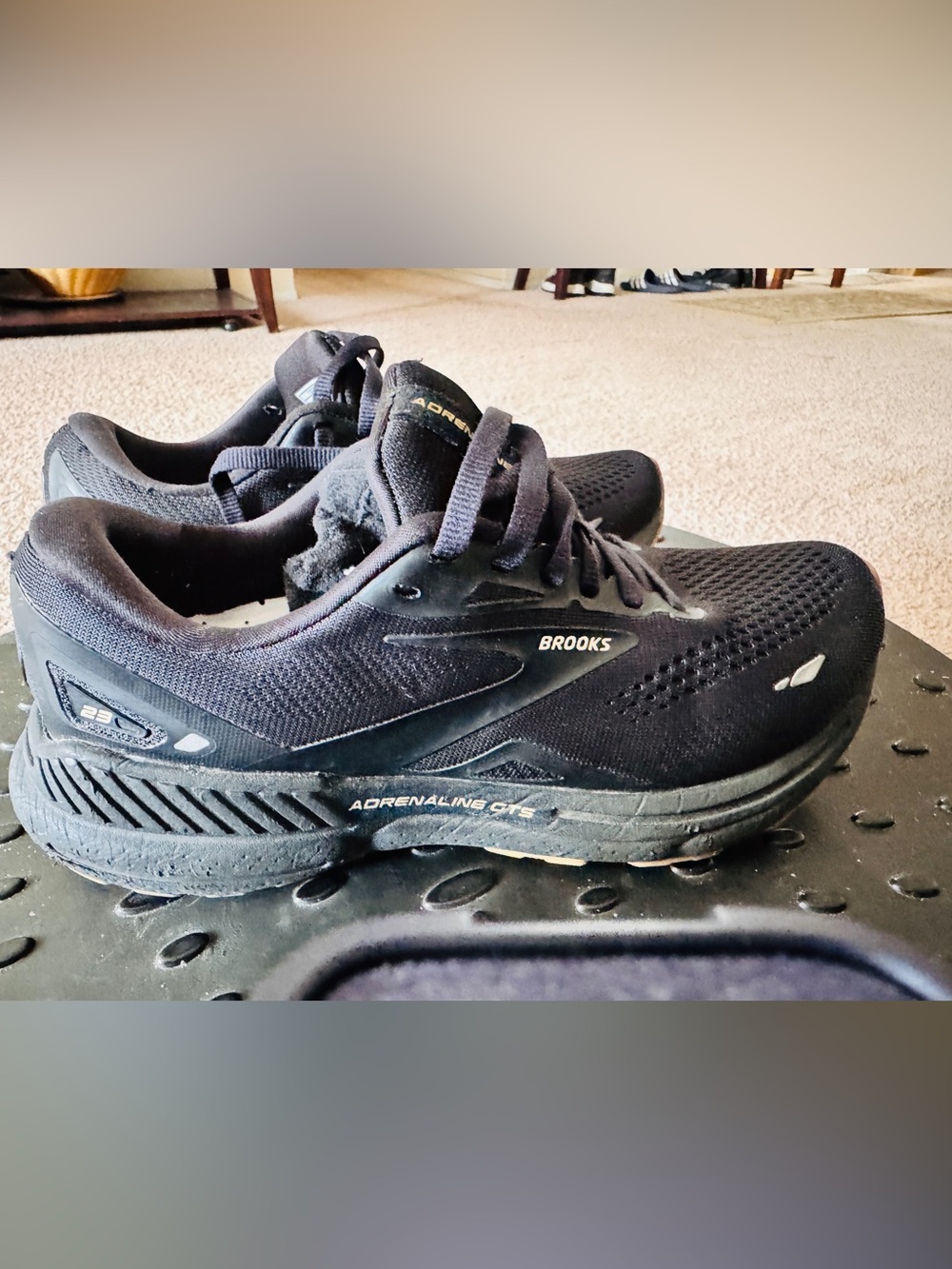 Brooks Adrenaline GTS women 8.5 Running Shoes - Black
